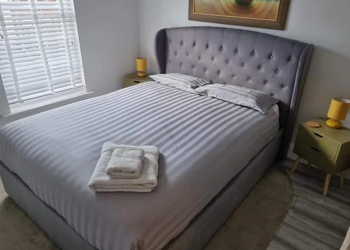 Lichfield 2-Bed Whole Apartment